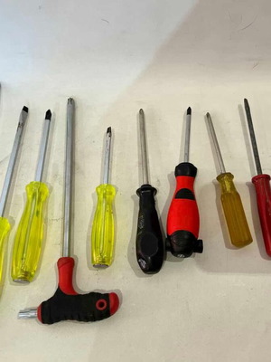 Set of 10 various hand screwdrivers used