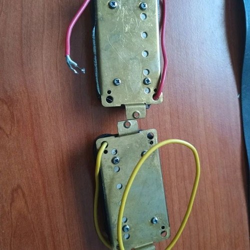 4 Humbucker pickups from Hofner, Squier Mustang and Cort