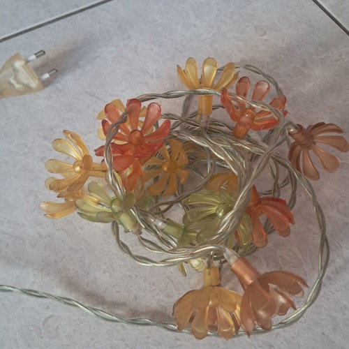 Flower-shaped hanging string lights multicolor, like new