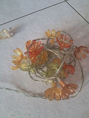Flower-shaped hanging string lights multicolor, like new