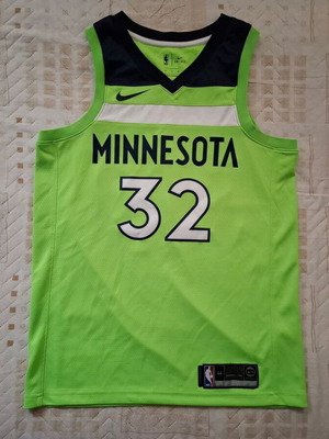 Minnesota Timberwolves φανέλα #32 Butler σαν καινούργια, ανδρικό μέγεθος Μ