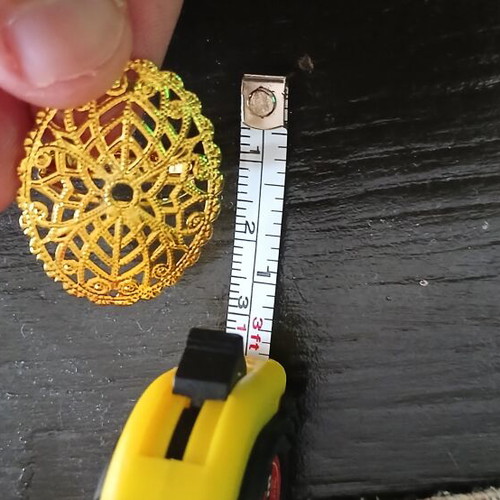 Jewelry making materials pack like new with 20 gold drops, 20 connectors, 2 ring bases