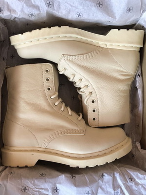Dr. Martens 1460 Pascal Mono boots new, women's size 38, cream