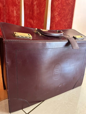 Vintage leather briefcase Infomecanica used, burgundy color