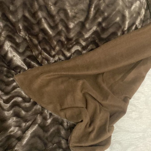 Brown furry textured throw blanket 160×125 cm