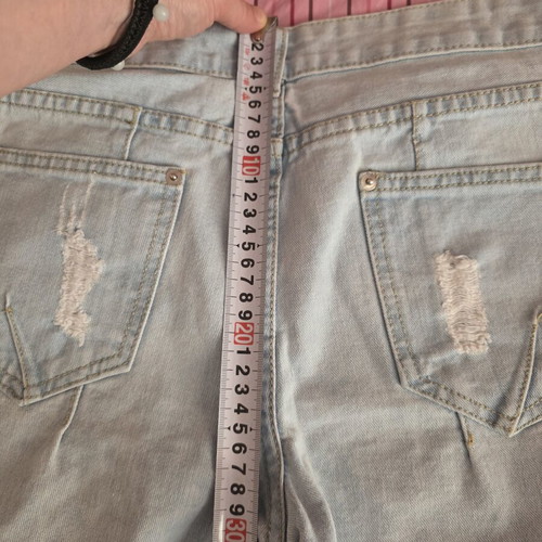 Jean Bermuda shorts like new, ripped, size medium, blue
