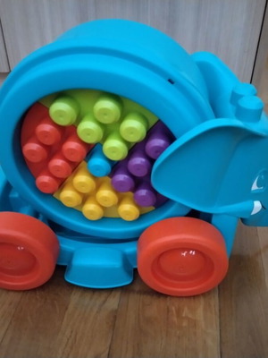 Συρόμενο ελεφαντάκι Fisher Price με 25 τουβλάκια σαν καινούργιο