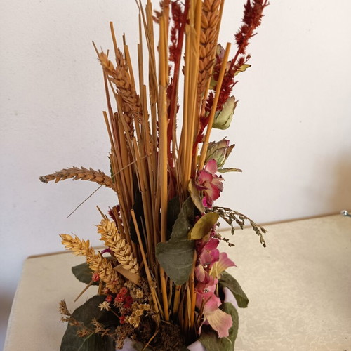 Decorative floral arrangement with artificial and dried flowers, 47 cm