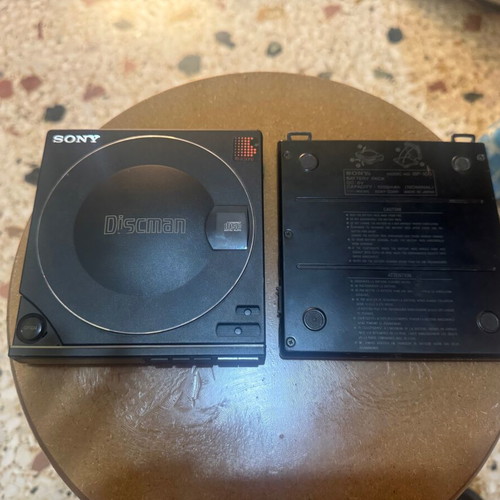 Sony Discman D-100 with battery pack used, missing play button