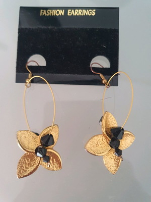 Hammered earrings like new in excellent condition