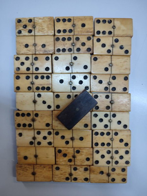 Παιχνίδι Domino μεταχειρισμένο, κόκκαλο, έβενος, χάλκινα καρφιά χειροποίητο
