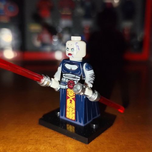 Asajj Ventress Clone Wars minifigure like new with base and two red lightsabers