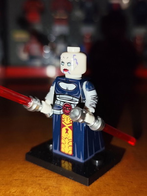 Asajj Ventress Clone Wars φιγούρα σαν καινούργια με βάση και δύο κόκκινα lightsabers