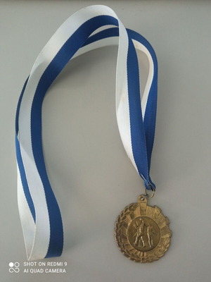 Gold basketball medal like new with blue and white ribbon