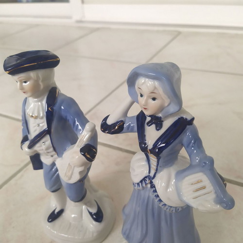 Vintage musical couple figurine with blue clothes like new