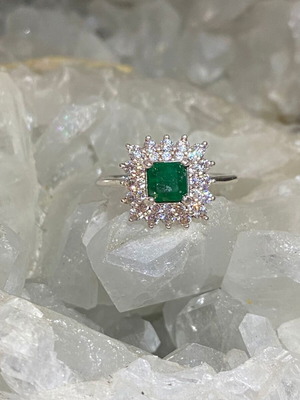 Silver ring with natural emerald and moissanite, new