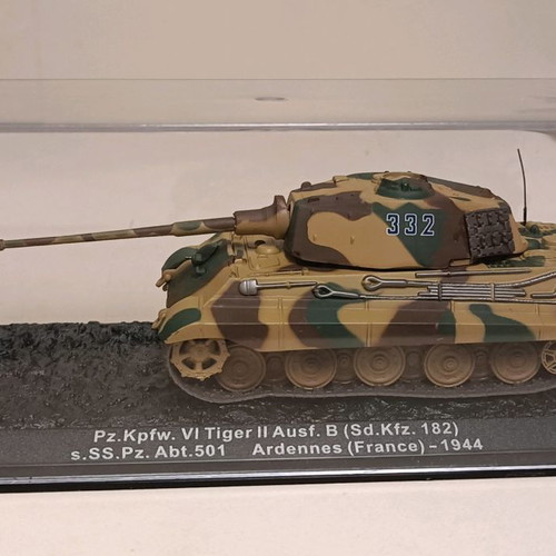 Miniature battle tank new