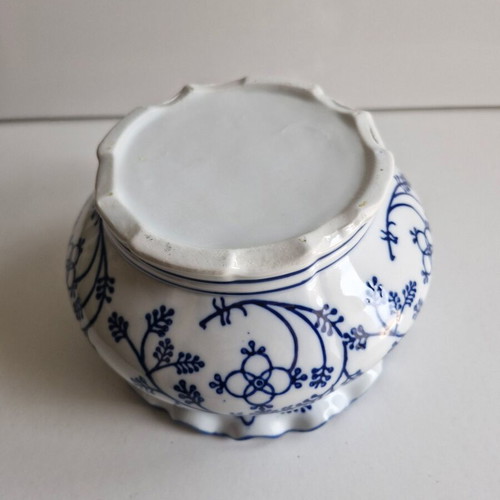 Porcelain vintage fruit bowl like new
