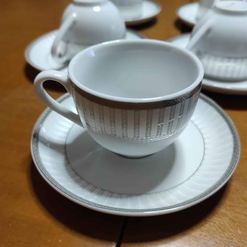 Richmond porcelain serving set used, 28 pieces with 24k platinum decoration