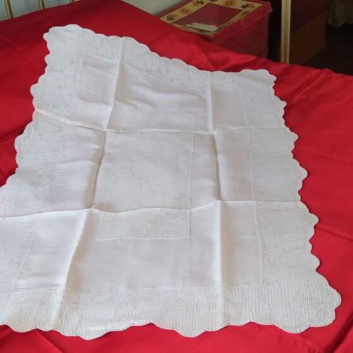 Cotton vintage rectangular embroidered table runner refurbished with handmade crochet lace