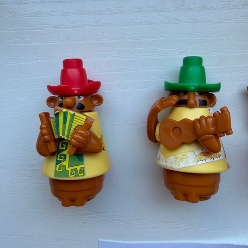 Kinder Surprise Siesta Singers used set of 4 figures 2004/05