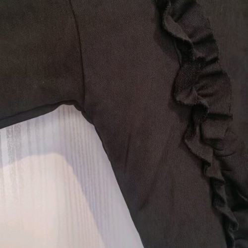 Women's blouse used one size with sleeve details black