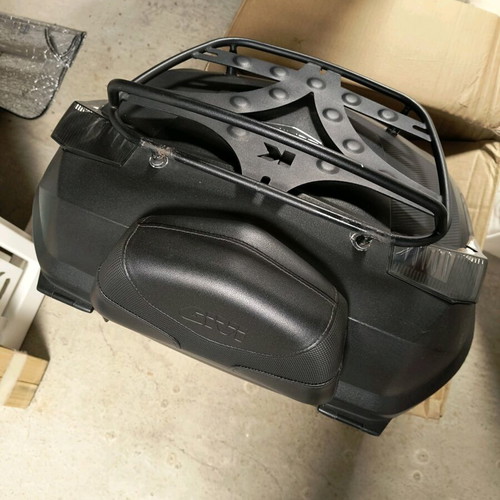 Givi Blade motorcycle top case like new with cushion and rack