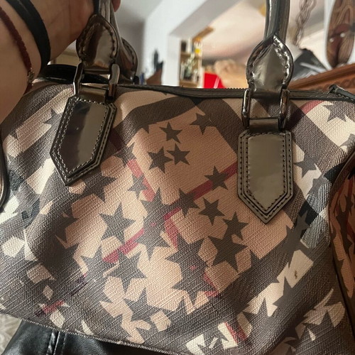 Burberry barrel handbag like new, authentic