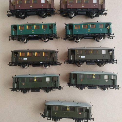 Passenger wagons HO scale used, pair