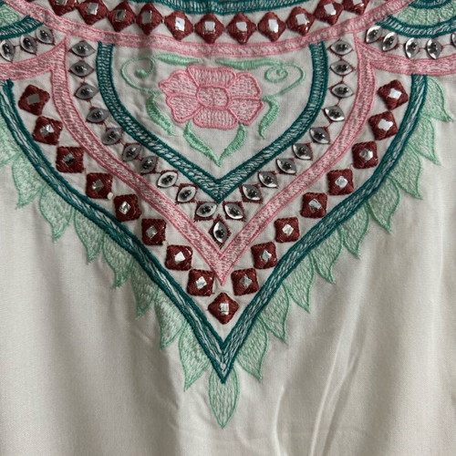 Sleeveless white jumpsuit with embroidered details new, one size