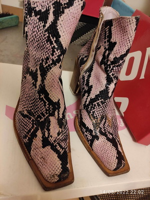 Women's boots used pink snake pattern leather size 36