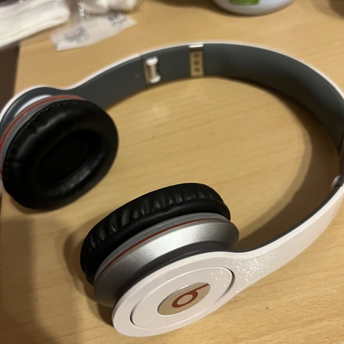 Beats by Dr Dre Solo headphones used, one ear not working, wired