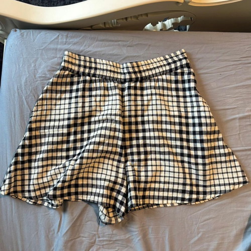 Zara set new, black and white