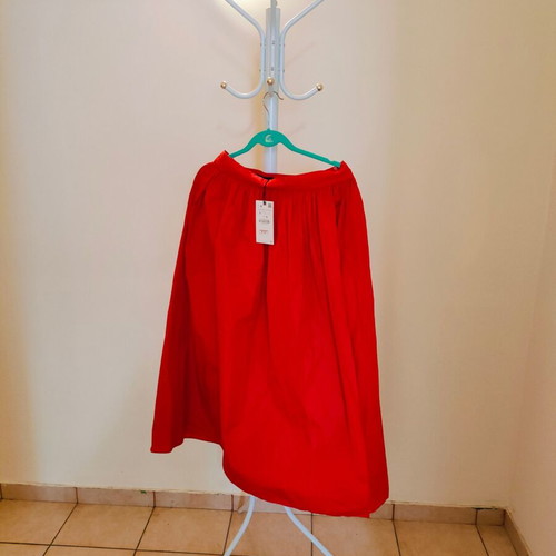 Zara skirt new with tags, size Large, red