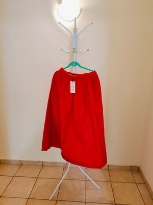 Zara skirt new with tags, size Large, red