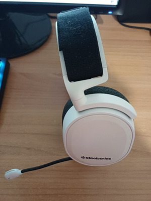 Steelseries Arctis 7P+ wireless headset like new, white