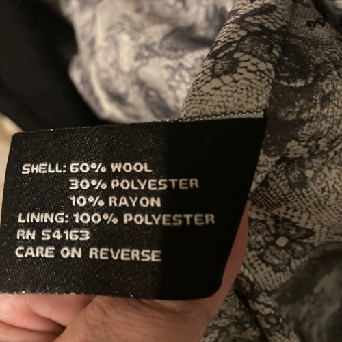 Guess women's coat new, black, size M