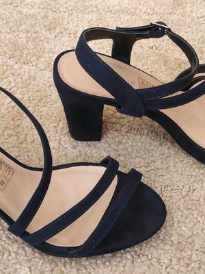 Offer €8! Blue sandal with platform