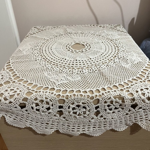 Vintage Handmade Round Tablecloth with Crochet like new