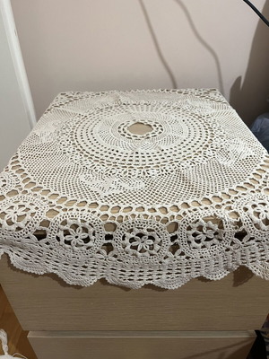 Vintage Handmade Round Tablecloth with Crochet like new