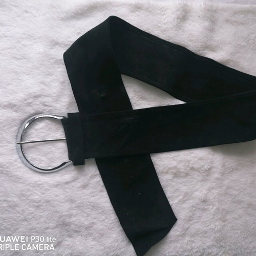 Women’s wide suede belt like new, black, size 115