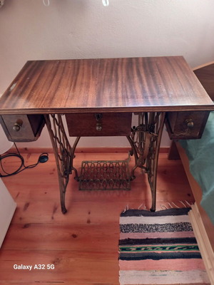 Sewing machine base furniture Singer used