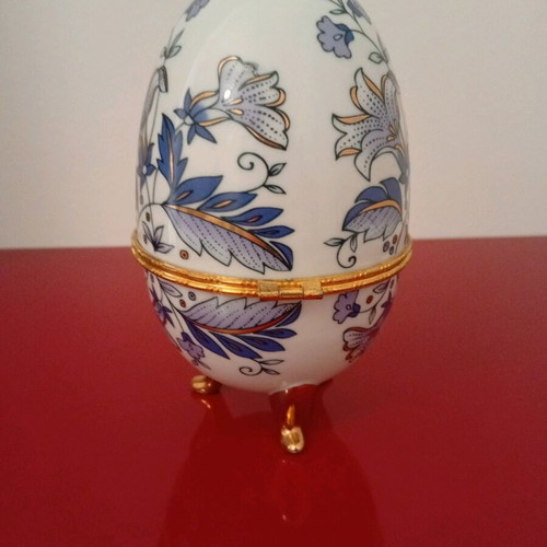 Large porcelain egg used, height 17cm