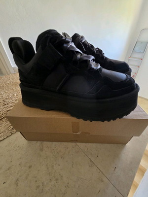 Ugg Astromel sneakers like new, size 40, black