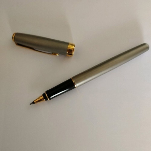Parker Sonnet pen in case like new, gold with gray matte