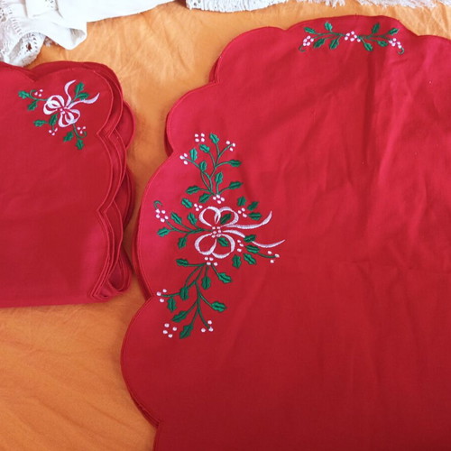 Table linens used, 4 red Christmas squares and 2 oval sets