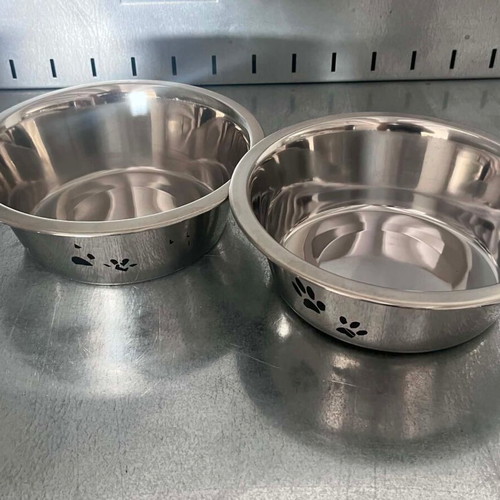 Stainless Steel Pet Bowls Set of 6 like new, various sizes