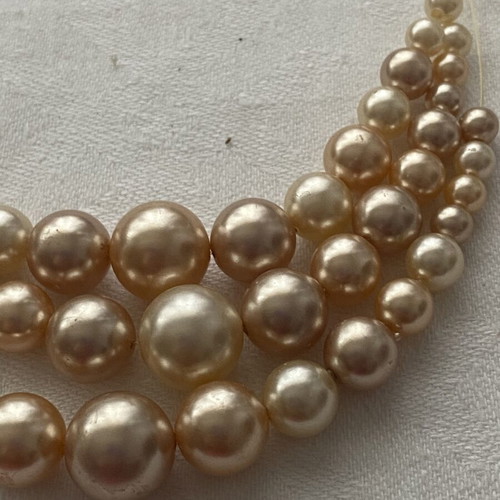 Elegant pearl necklace pink-gold, like new, 3 strands, 50 cm