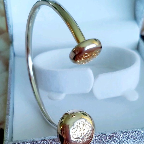 Bracelet used, gold color, size 17, bought in Italy