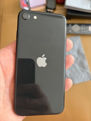 Apple iPhone SE 128GB, third generation